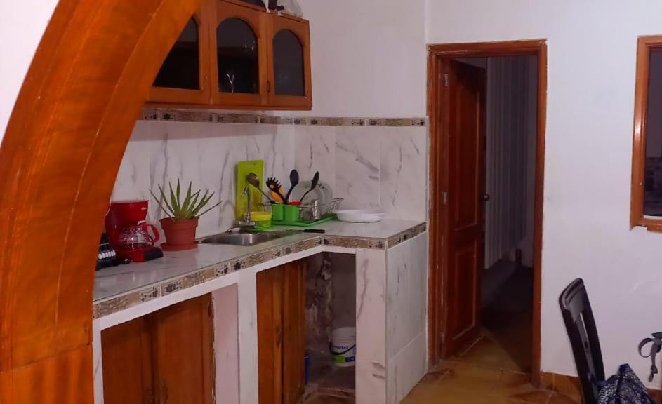 Hotel Backpacker Kitara House à Tarapoto Extérieur photo
